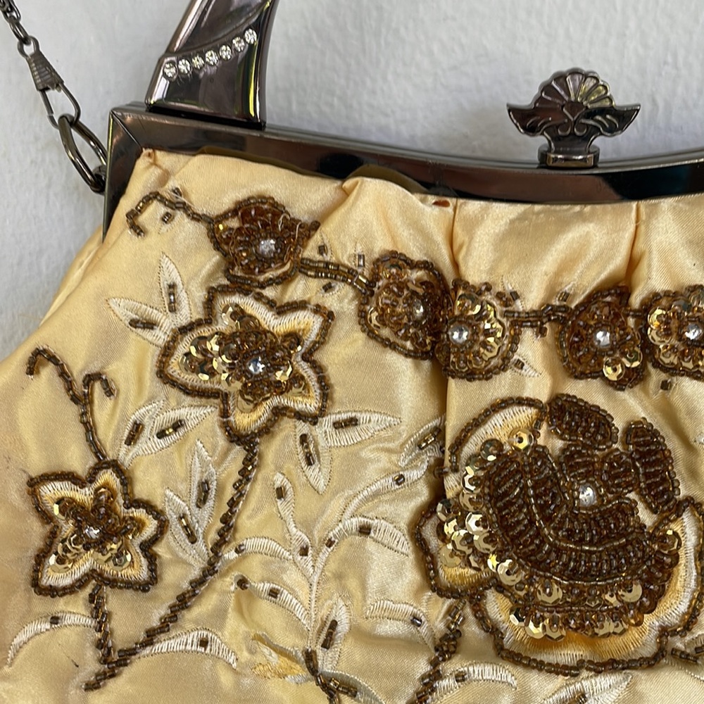 Vintage gold satin embroidered beaded floral chain strap crossbody bag - Picture 6 of 15